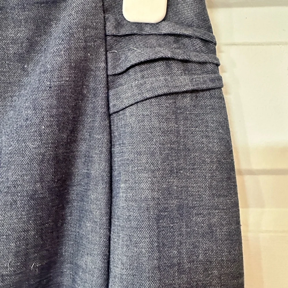 Like new Express‎ Blue Linen Pencil Skirt. Size 10.